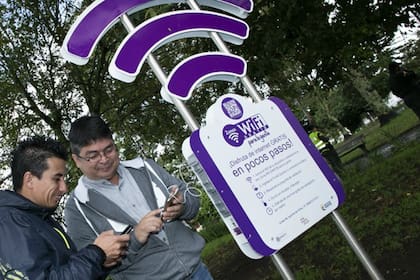 Wifi público en una plaza de Venado Tuerto, una manera de favorecer la conectividad de diferentes segmentos del entramado social