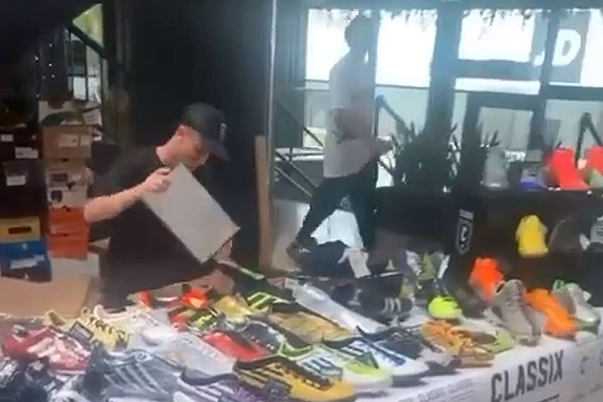 Will Amis, el joven de 17 años que le vende botines retro a las estrellas de la Premier League