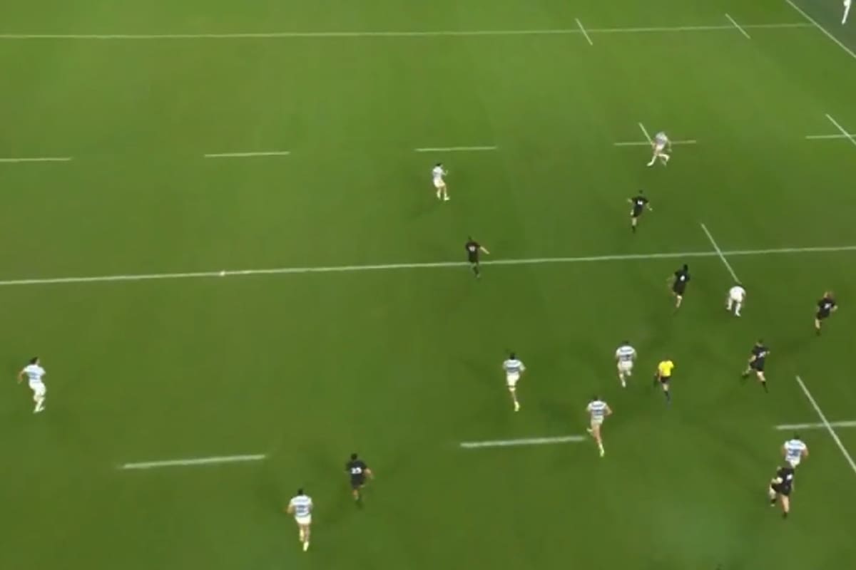 Will Jordan encara a los últimos argentinos que tiene por delante y sorprende con una definición a pura clase; fue su octavo try en el torneo