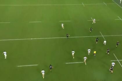 Will Jordan encara a los últimos argentinos que tiene por delante y sorprende con una definición a pura clase; fue su octavo try en el torneo