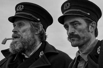 Willem Dafoe y Robert Pattinson en El faro, el film de Robert Eggers que aquí se estrena directo a VOD
