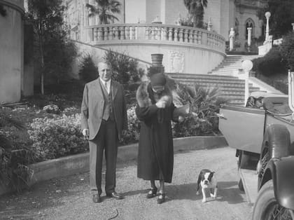 William Hearst y Marion Davies, en el castillo.