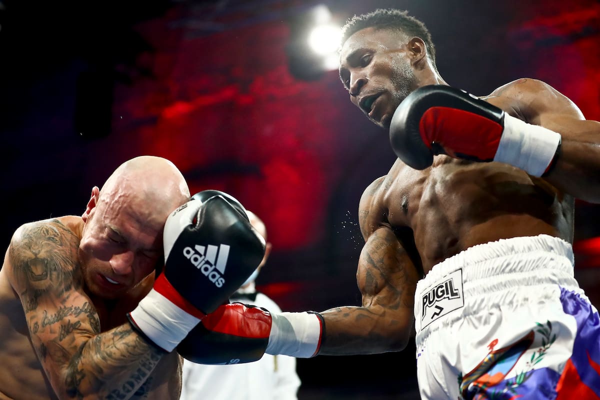 William Scull en acción, conectando un gancho de derecha sobre el finlandés Mathias Eklund: el cubano tiene fuertes lazos con Argentina