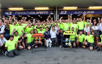 Williams festejó los diez puntos que ganaron en Azerbaiyán 2024 los pilotos Franco Colapinto y Alex Albon