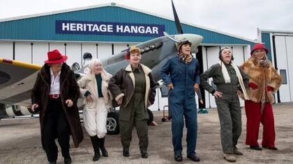 Williams y sus amigas antes de volar en un Spitfire