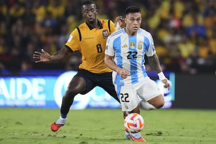Willian Pacho es titular en Ecuador