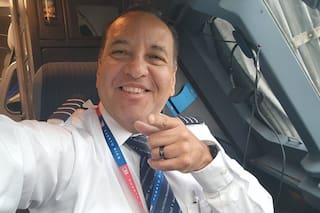 El adiós del piloto puertorriqueño que cantaba salsa en sus vuelos