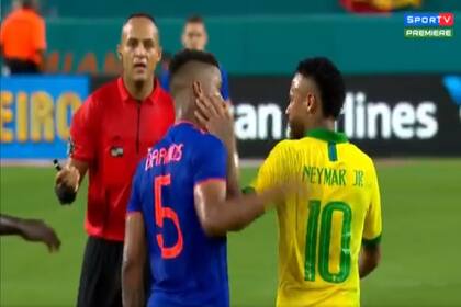 Wilmar Barrios y Neymar durante el amistoso entre Colombia y Brasil, que empataron 2 a 2 en Miami, Estados Unidos.