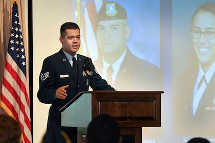 Wilmer Puello-Mota, miembro del 66to Escuadrón de Fuerzas de Seguridad, durante una ceremonia de nombramiento, el 2 de octubre de 2018, en la Base Hanscom de la Fuerza Aérea, en Massachusetts (Todd Maki/U.S. Air Force vía AP)