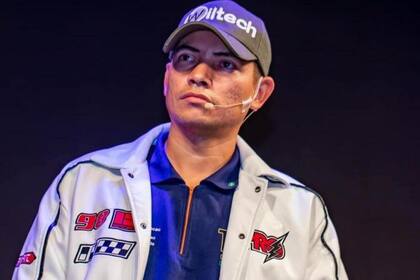 Wilmer tiene 35 años y lleva 10 reparando aparatos electrónicos de la marca Apple