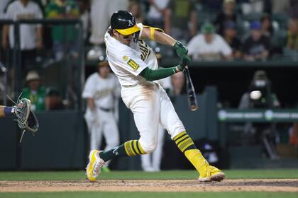 Wilson brilla de nuevo y los Atléticos superan 7-6 a los Marineros en 11 entradas