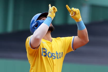 Wilyer Abreu conecta jonrón de 3 carreras y Medias Rojas apabullan 15-1 a Azulejos