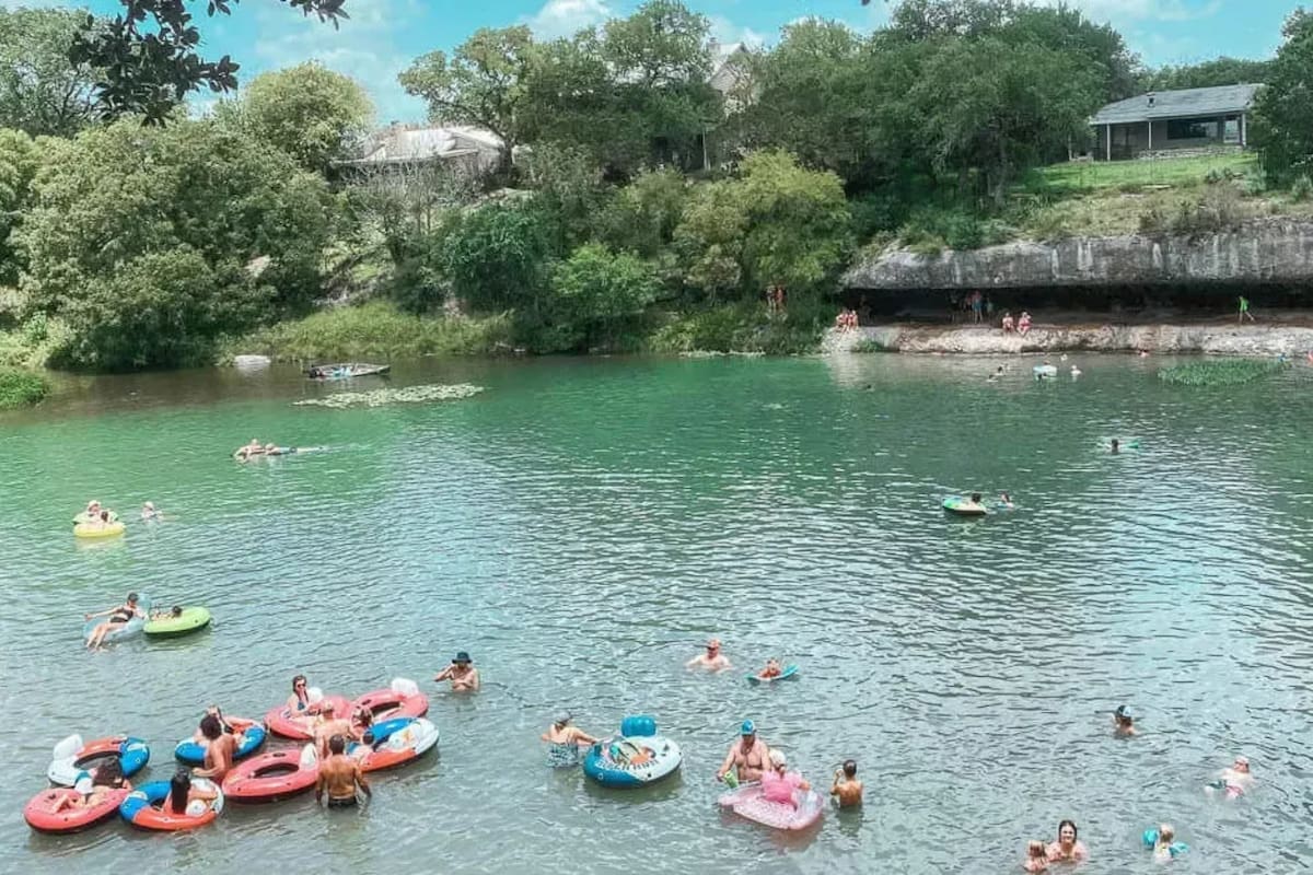 Wimberley se ubica en la región montañosa de Texas y ofrece múltiples atractivos naturales