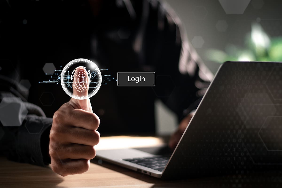 Windows 11 comienza a integrar el uso de passkeys, que usan la validación biométrica (por huella digital o rostro) para reemplazar la contraseña usada para acceder a sitios y servicios digitales