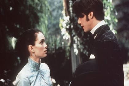 Winona Ryder y Keanu Reeves en una escena de Drácula