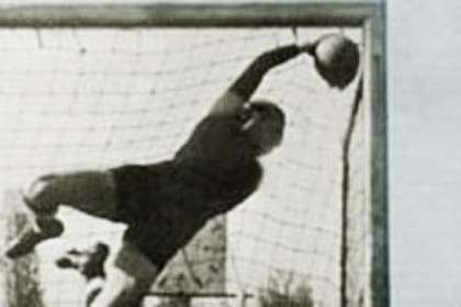 Winston Coe, jugó como arquero en el Athletic Club Barracas, no tenía un brazo y esto lo convirtió en un ejemplo el resto de su vida