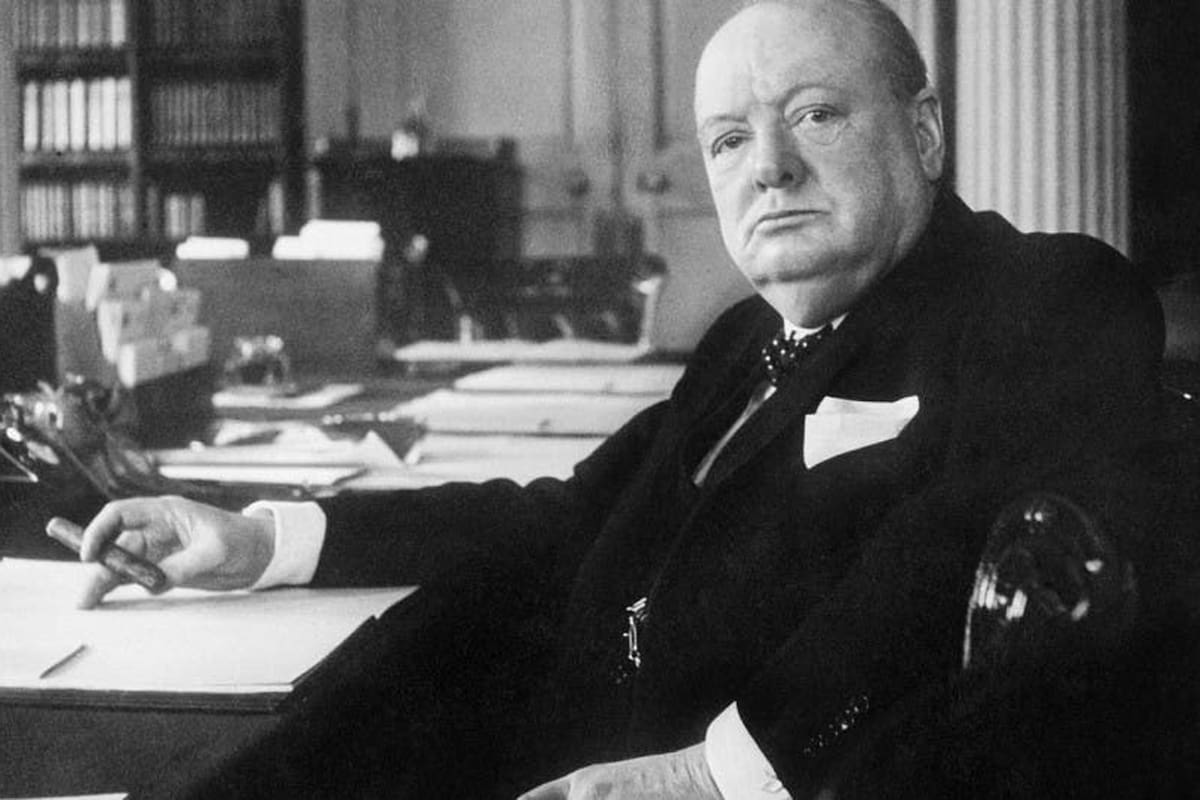 Winston Leonard Spencer-Churchill nació el 30 de Noviembre de 1874 y murió el 24 de enero de 1965