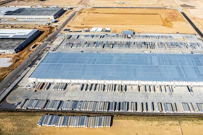 With the nearshoring boom projected to play out over the next five years, global logistics company C.H. Robinson has opened a new facility to speed up trade across the Mexico border. It’s the largest cross-border logistics facility of its kind in Laredo, Texas – the No. 1 border crossing with Mexico and the busiest port in the nation out of more than 450 sea, air and land ports. (Photo: Business Wire)