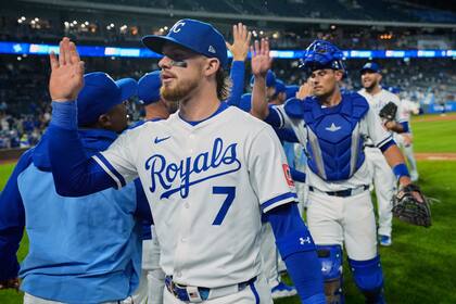 Witt y Wacha llevan a Reales a victoria 2-1 sobre Medias Blancas