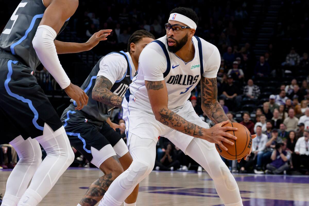 Wizards adquieren a Anthony Davis de Mavericks en canje de ocho jugadores, según fuente de AP