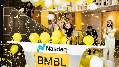Wolfe Herd estuvo en el lanzamiento de las acciones de Bumble en Nasdaq con su hijo de 1 año.