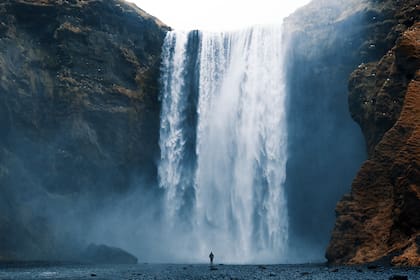 Woman overlooking waterfall at skogafoss, Iceland. Skógafoss, Ísland.