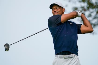 Woods y una vuelta con altibajos: 5 birdies, 6 bogeys y un doble bogey
