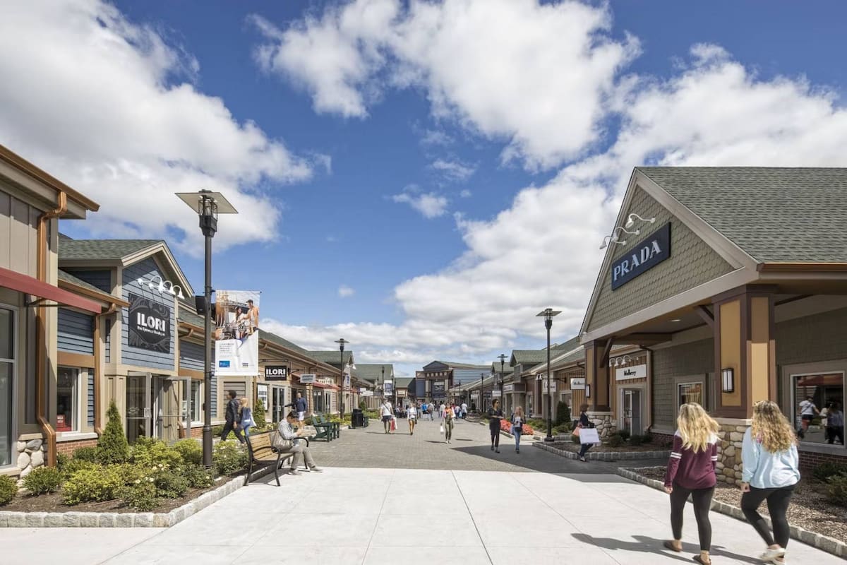 Woodbury Common Premium Outlets, el centro comercial más barato de Nueva York, según ChatGPT