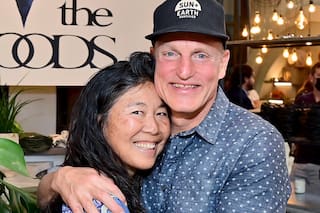 Woody Harrelson y Laura Louie: la historia de amor que transformó al actor