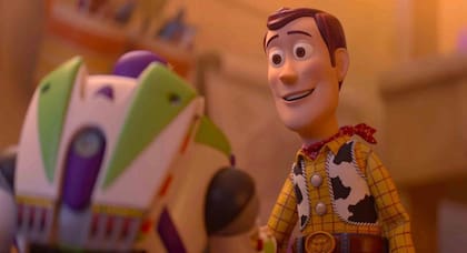 Woody y Buzz Lightyear temen ser cambiados por la tecnología en la nueva entrega de Toy Story.