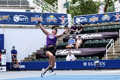 Durante los partidos del World Team Tennis, en Virginia, el público respeta la distancia social y utiliza tapabocas.