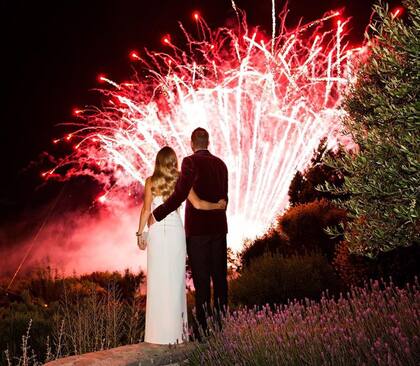 Los fuegos artificiales coronaron el fin de la fiesta, una boda exclusiva organizada sólo para ciento cincuenta invitados.