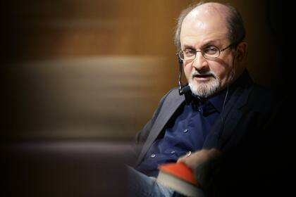 Writer Salman Rushdie attends an event in the Joan Fuster state library in Barcelona March 31, 2009. REUTERS/Gustau Nacarino (SPAIN ENTERTAINMENT SOCIETY)
