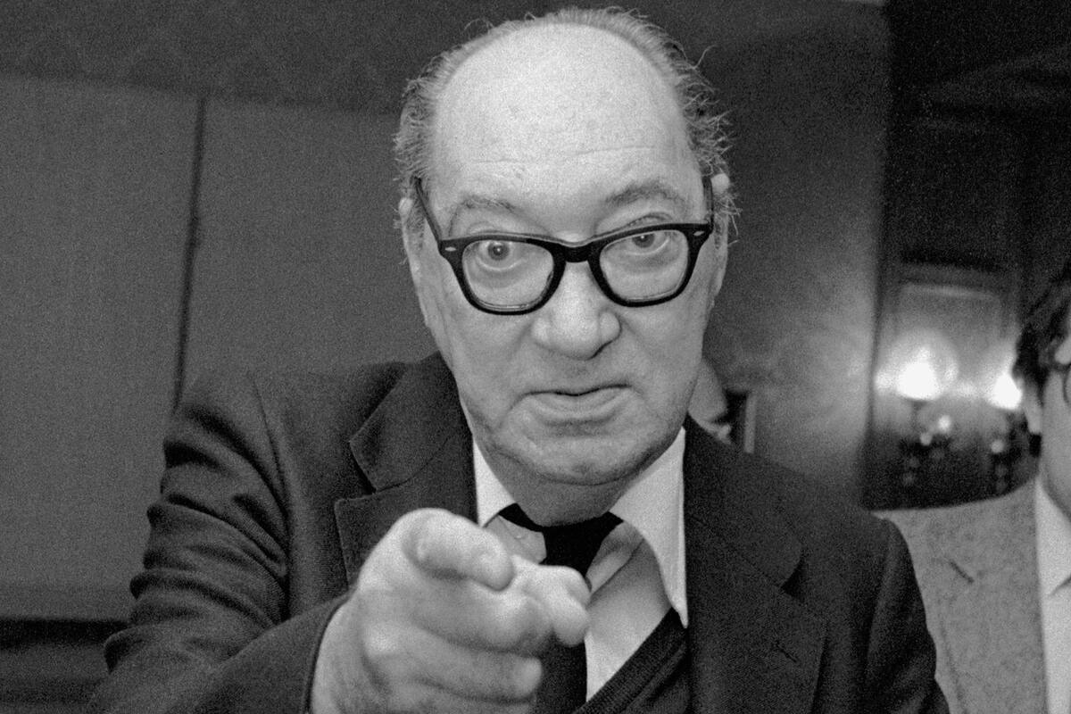 , writer. The writer jokes pointing his finger at the camera (Photo by Sigfrid Casals/Cover/Getty Images)