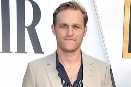 Wyatt Russell, tiene 37 años y siguió el legado de sus padres, Goldie Hawn y Kurt Russell, y se dedicó a la actuación