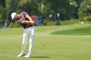 Clark se escapa y aventaja por 5 golpes a McIlroy y Cantlay