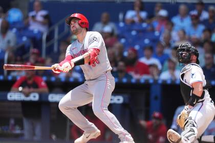 Wynns se queda a un triple del ciclo, Singer poncha a ocho y Rojos vencen 5-2 a Marlins