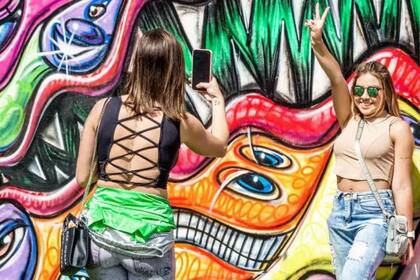 Wynwood Walls, un museo de arte callejero a cielo abierto en el corazón del barrio, recibe 3 millones de visitantes al año