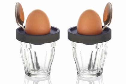 Lámparas con forma de hueveras se cuentan entre los cuarenta objetos de diseño contemporáneo seleccionados por otros tantos expertos
