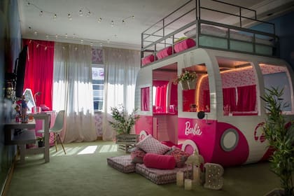 Una cadena internacional impulsa la tendencia e inauguró un espacio de Barbie con los servicios de un cinco estrellas