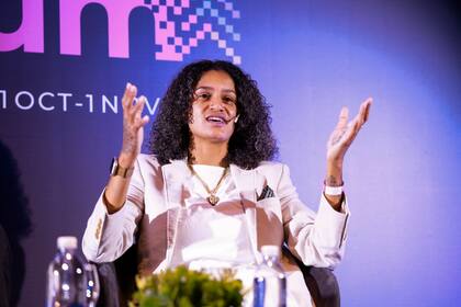 X Eyeé es asesor político senior en UC Berkeley y lidera Malo Santo, una consultora que capacita a empresas de la talla de L’Oreal o Mozilla para crear una IA inclusiva