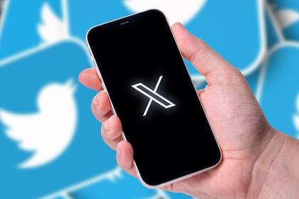 X, la plataforma antes conocida como Twitter, dio de baja el dominio original: ahora todo corre sobre la URL "x.com"