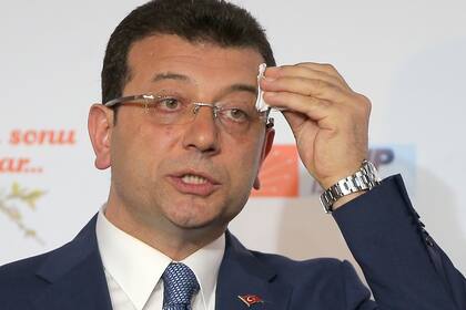 X restringe acceso a la cuenta del alcalde encarcelado de Estambul a pedido de Turquía