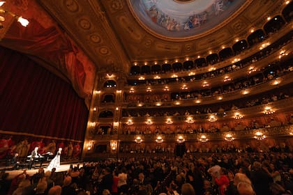 Xabier Anduaga y Hera Park en el Teatro Colón