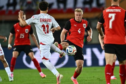 Xaver Schlager, uno de los volantes del doble pivote; mostró buen manejo de la pelota