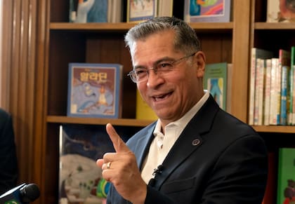 Xavier Becerra le hizo más de 120 demandas al presidente Donald Trump durante su primer mandato