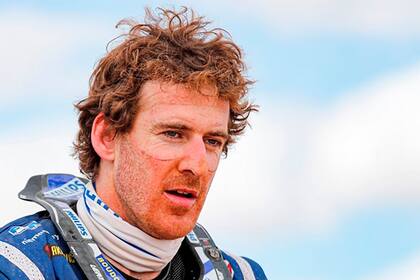 Xavier de Soultrait marchaba en la cuarta posición en la categoría motos cuando sufrió el accidente; el francés fue hospitalizado en Tabuk, al sudeste de Arabia Saudita