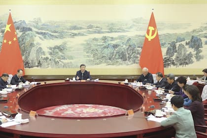 Xi Jinping, secretario general del Comité Central del Partido Comunista de China, también presidente chino y presidente de la Comisión Militar Central, pronuncia un importante discurso durante una conversación con la nueva dirección de la Federación de Mujeres de China, en Pekín, capital de China, el 30 de octubre de 2023.