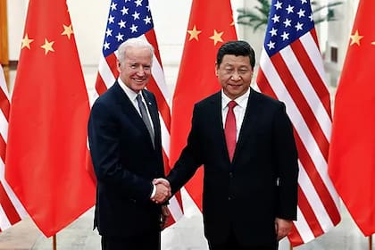 Xi Jinping y Joe Biden, cuando fue Secretario de Estado de Barack Obama, durante un encuentro en 2013.
