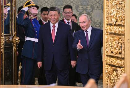 Xi Jinping y Vladimir Putin. La comunidad internacional comienza a ver a Estados Unidos como más peligroso para la democracia que China y Rusia